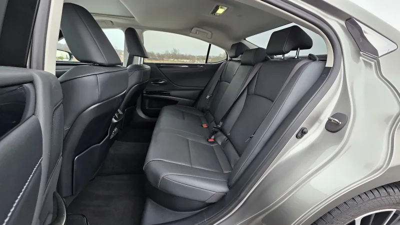 test-2026-lexus-es-300h-26