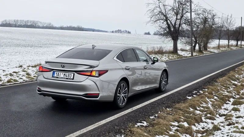 test-2026-lexus-es-300h-7