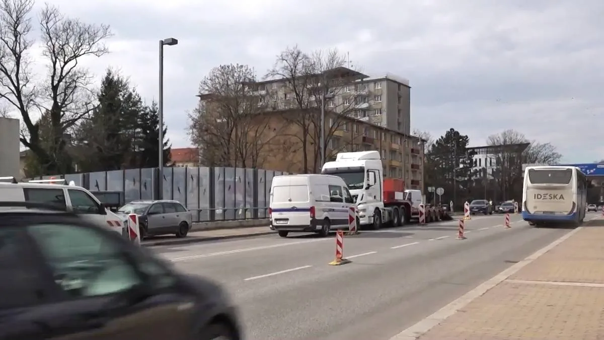 v-ceskych-budejovicich-zacala-rekonstrukce-mostu-kosmonautu-na-frekventovane-manesove-tride