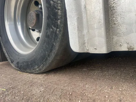 policie-silnicni_kontrola-kamion-s-privesem-bez-kola-5