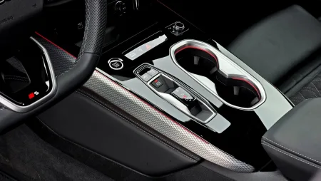 test-2026-audi-a6-e-hybrid-plug-in-hybrid-23