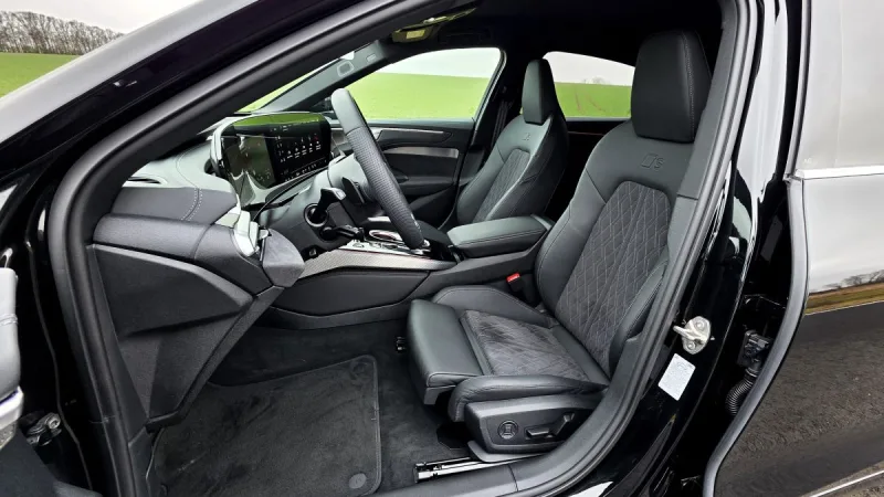 test-2026-audi-a6-e-hybrid-plug-in-hybrid-24