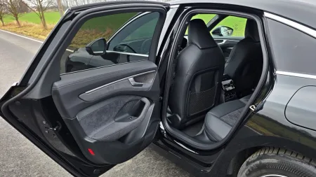 test-2026-audi-a6-e-hybrid-plug-in-hybrid-25