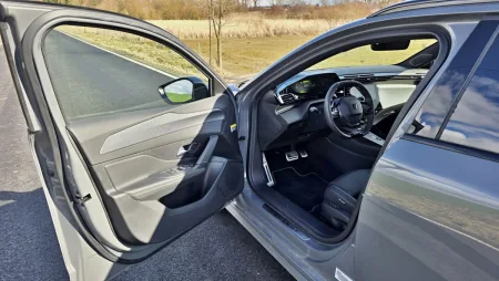 test-2026-peugeot-308-sw-hybrid-hybrid-145-13