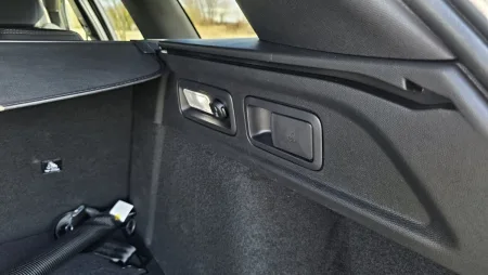 test-2026-peugeot-308-sw-hybrid-hybrid-145-25