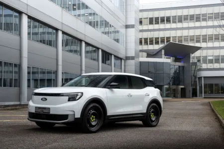 2026-ford-explorer-van-1