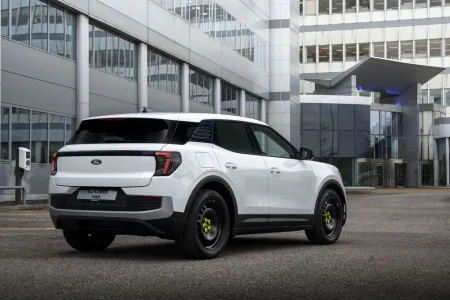 2026-ford-explorer-van-2