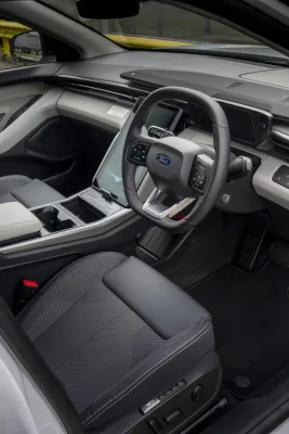 2026-ford-explorer-van-3