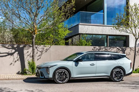 2026-kia-k4-sportswagon-3