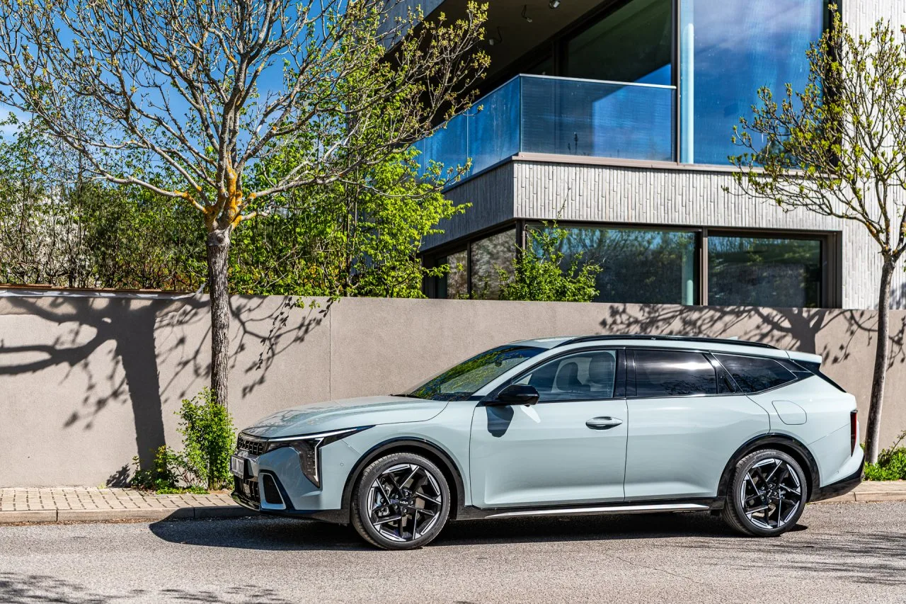 2026-kia-k4-sportswagon-3