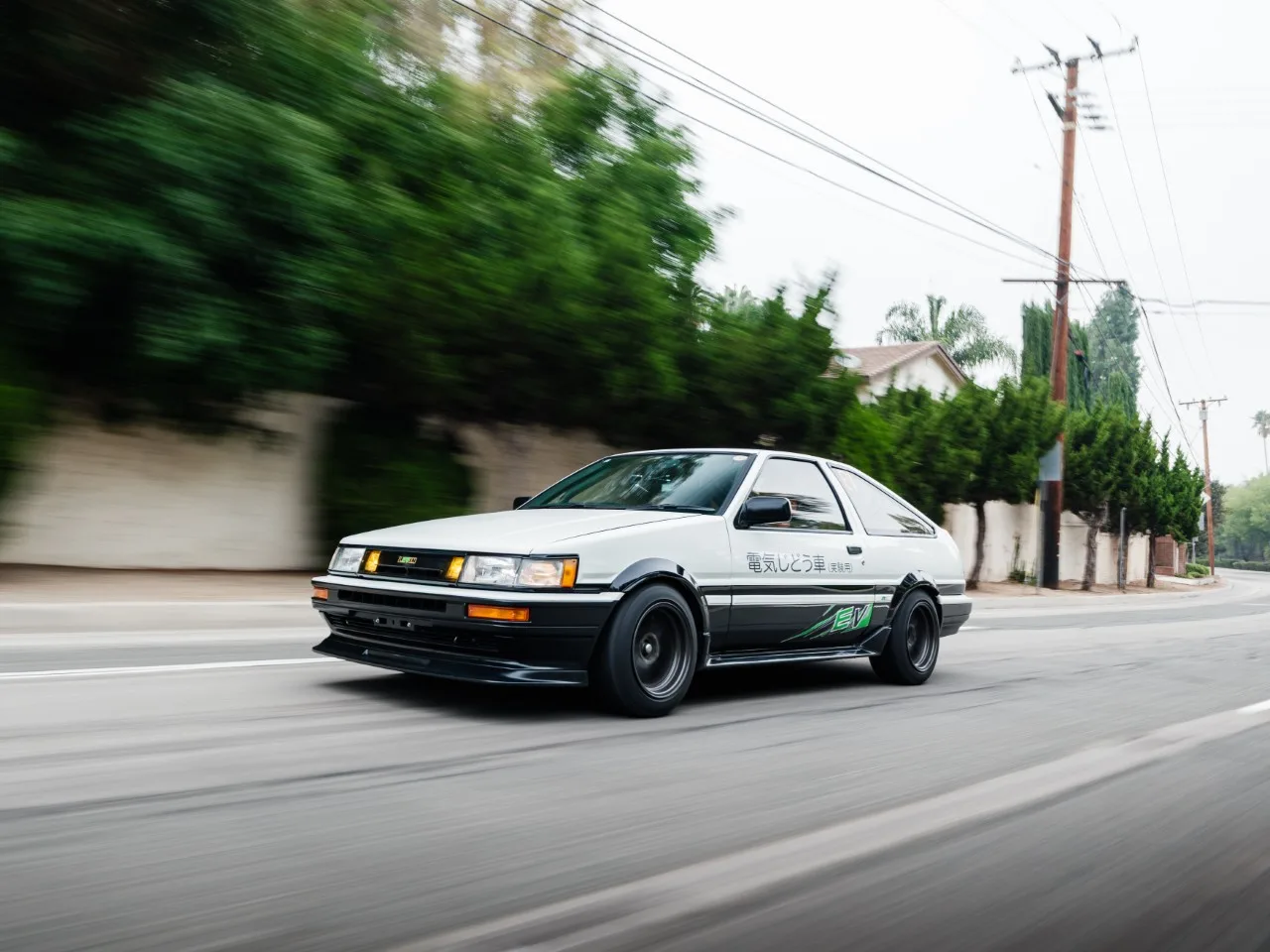 toyota-corolla-ae86-elektromobil-1
