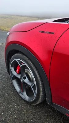 test-2026-elektromobil-alfa-romeo-junioe-elettrica-veloce-13