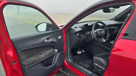 test-2026-elektromobil-alfa-romeo-junioe-elettrica-veloce-18