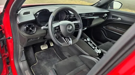 test-2026-elektromobil-alfa-romeo-junioe-elettrica-veloce-20