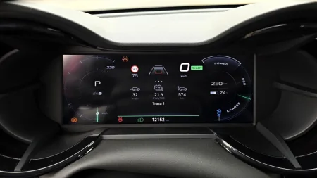 test-2026-elektromobil-alfa-romeo-junioe-elettrica-veloce-22