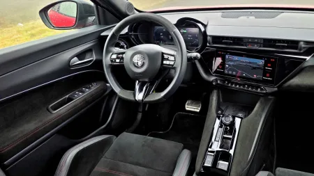 test-2026-elektromobil-alfa-romeo-junioe-elettrica-veloce-28