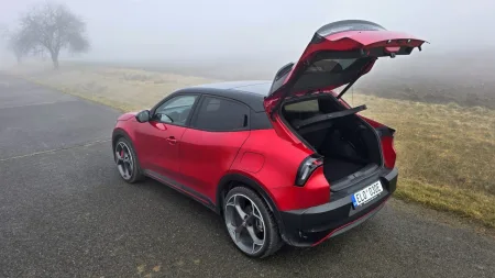 test-2026-elektromobil-alfa-romeo-junioe-elettrica-veloce-36