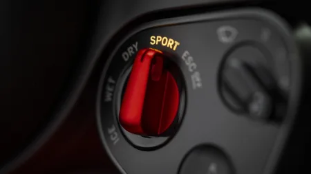 2026-ferrari-luce-elektromobil-21