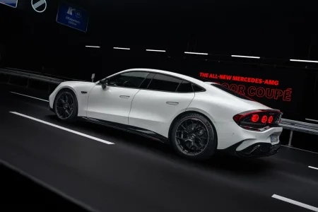 2026-mercedes-amg-gt-ctyrdverove-kupe-nova-generace-23