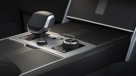 2026-range-rover-westminster-edition-9