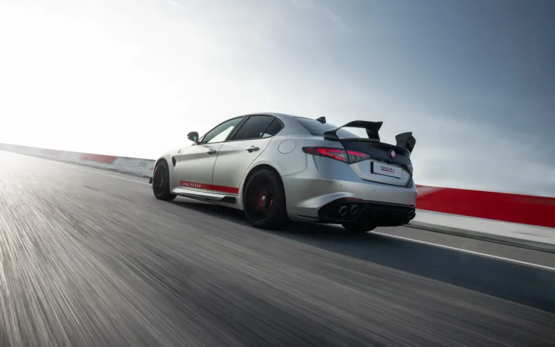 alfa-romeo-giulia-quadrifoglio-luna-rossa-na-okruhu-2