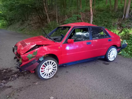lancia-delta-integrale-nehoda-v-lese-do-potoka-5