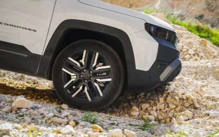 2026-jeep-compass-4xe-3-2