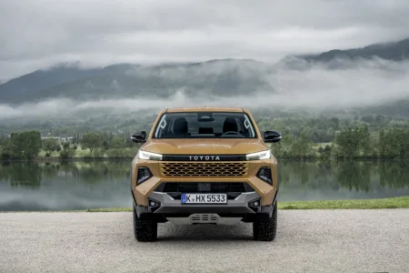 2026-toyota-hilux-hybrid-48v-invincible-1