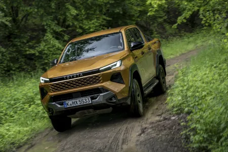 2026-toyota-hilux-hybrid-48v-invincible-2