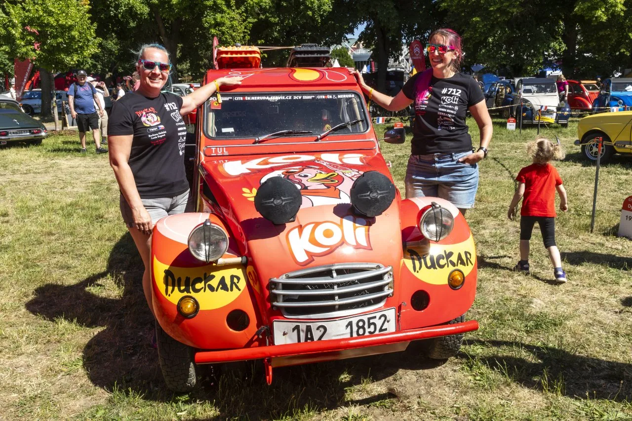 duckar-citroen-2cv-rally-dakar-2027-barbora-holicka-lucie-engova-2