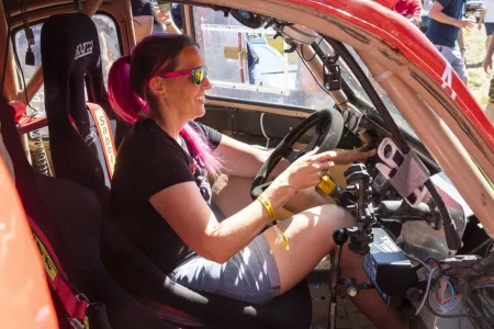 duckar-citroen-2cv-rally-dakar-2027-barbora-holicka-lucie-engova-5