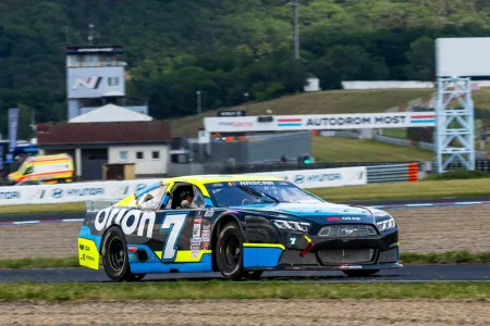 dalibor-gondik-a-tomas-sebek-nascar-ford-mustang-autodrom-most-3