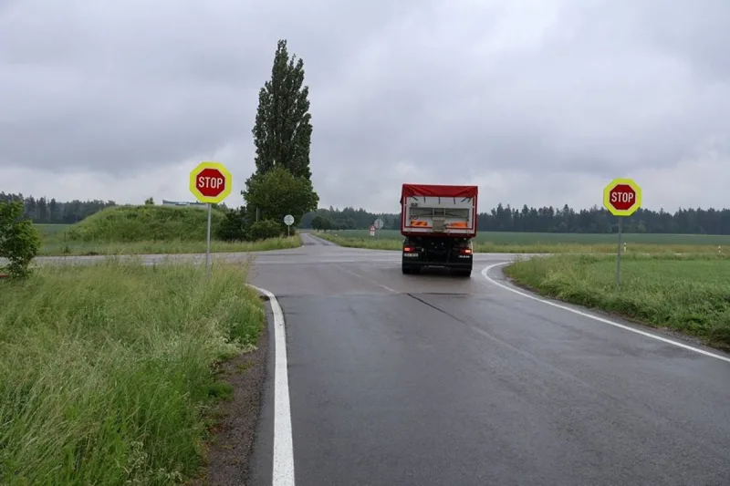 krizovatka-silnic-ii_360-a-iii_36019-u-dolniho-ujezdu-na-svitavsku