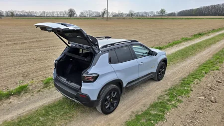 test-2026-jeep-avenger-4xe-north-face-40