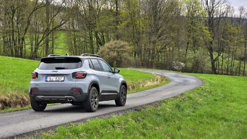 test-2026-jeep-avenger-4xe-north-face-47