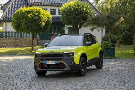 2026-jeep-avenger-4xe-facelift-prvni-jizda-1