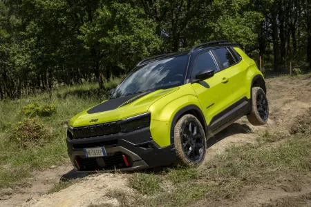 2026-jeep-avenger-4xe-facelift-prvni-jizda-12