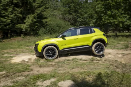2026-jeep-avenger-4xe-facelift-prvni-jizda-13