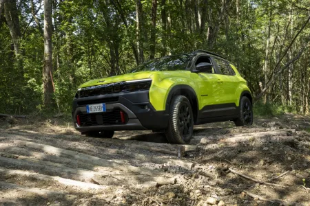 2026-jeep-avenger-4xe-facelift-prvni-jizda-14