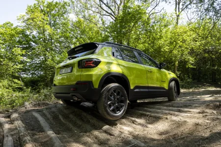 2026-jeep-avenger-4xe-facelift-prvni-jizda-15