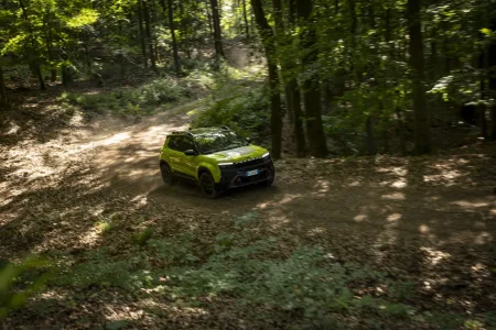 2026-jeep-avenger-4xe-facelift-prvni-jizda-17