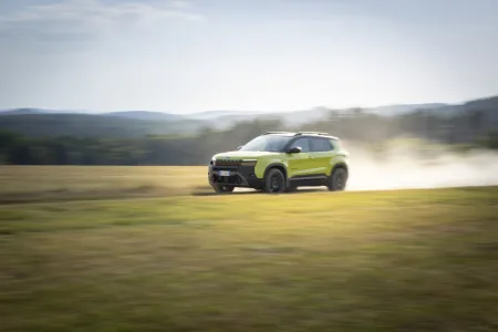 2026-jeep-avenger-4xe-facelift-prvni-jizda-19