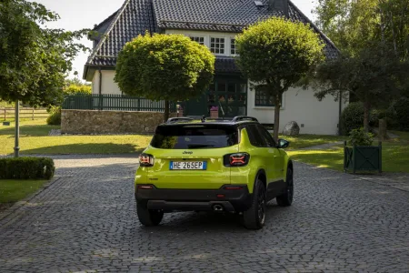 2026-jeep-avenger-4xe-facelift-prvni-jizda-3