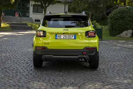 2026-jeep-avenger-4xe-facelift-prvni-jizda-4