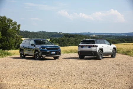 2026-jeep-compass-4xe-prvni-jizda-1