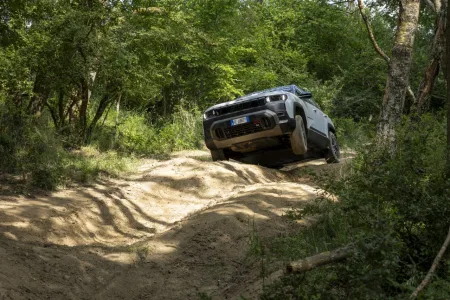 2026-jeep-compass-4xe-prvni-jizda-13