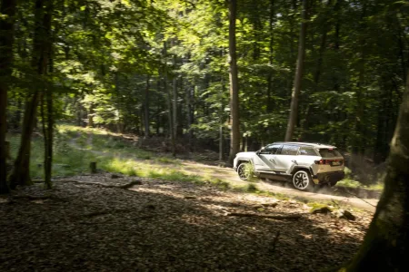 2026-jeep-compass-4xe-prvni-jizda-18