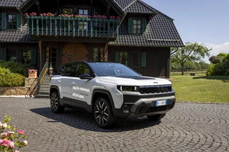 2026-jeep-compass-4xe-prvni-jizda-2