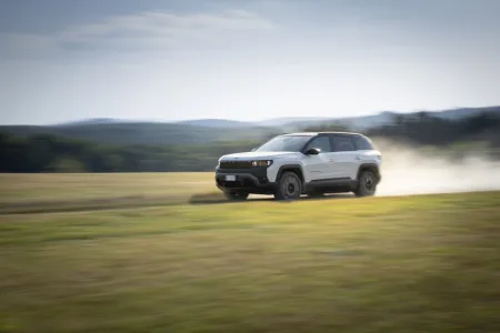 2026-jeep-compass-4xe-prvni-jizda-20