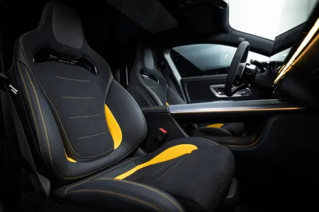 2026-mercedes-amg-cla-45-4matic-elektromobil-10
